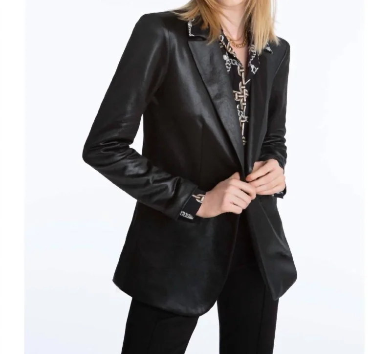 Chic Trends For The Fashion Savvy Women's Trail Blazer Boyfriend Jacket In Black