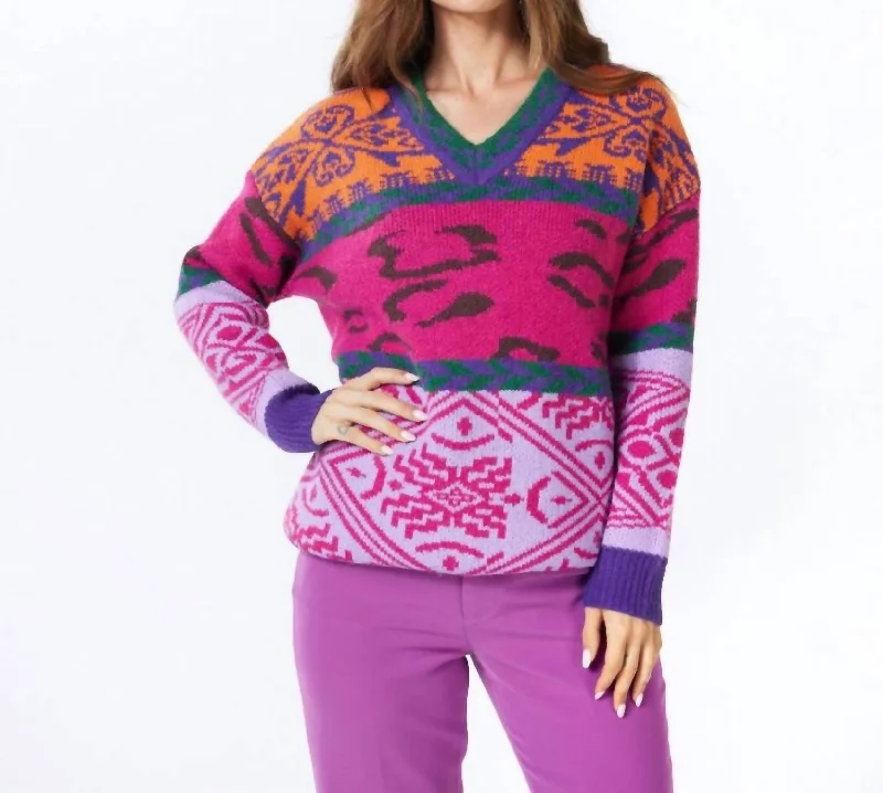 Chic Urban Fashion Look Sweater Jacquard Colored In Fuchsia